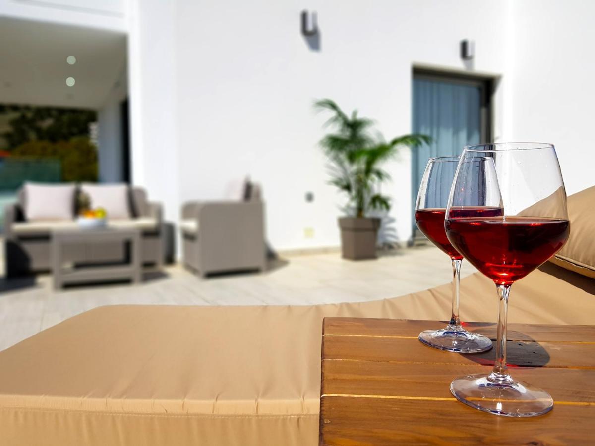 Artnest Luxury Hotel & Suites Sarandë Buitenkant foto