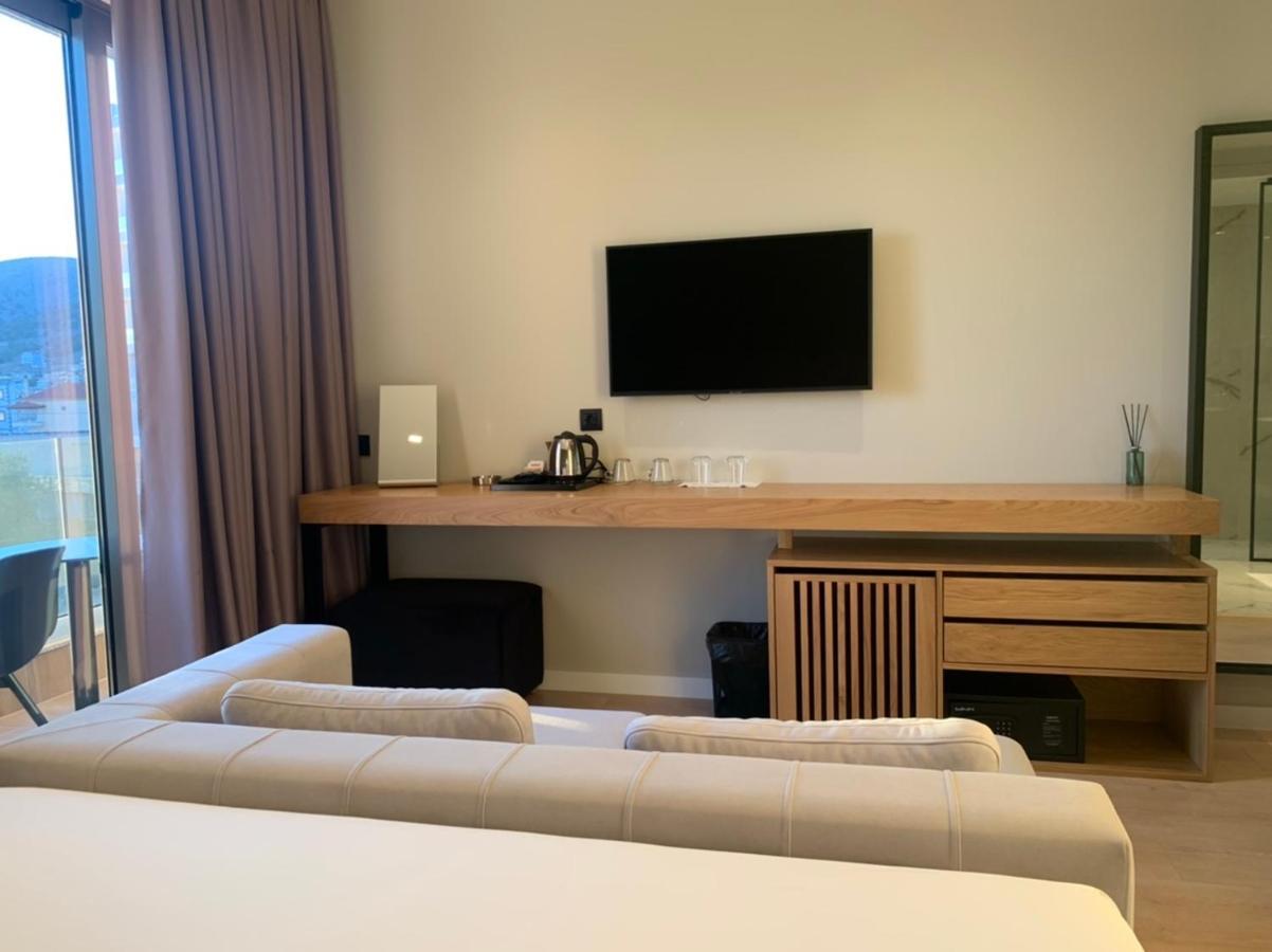 Artnest Luxury Hotel & Suites Sarandë Buitenkant foto