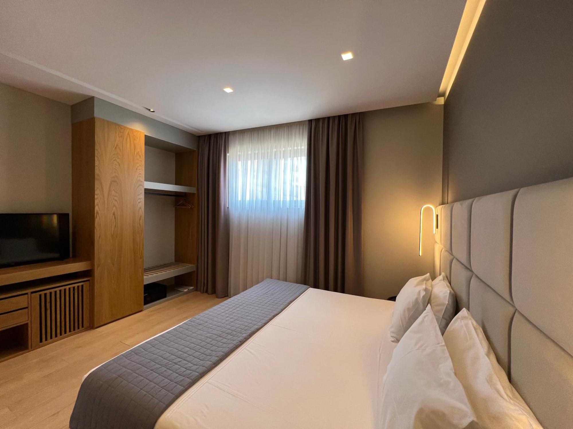 Artnest Luxury Hotel & Suites Sarandë Buitenkant foto